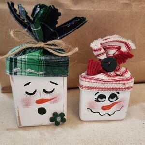 Festive Snowman Decor Green and Red Accents.
